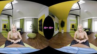 18VR Daisy Lee Loves Fuck In Stockings VR Porn