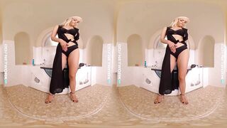 DDFNetwork VR - Watch Vittoria Dolce finger herself in VR