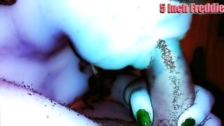 5 Inch Freddie gets his dick sucked real proper like