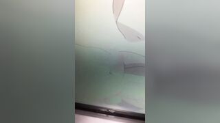 Парень жестко ебёт свою руку и сладко кончает под хентай