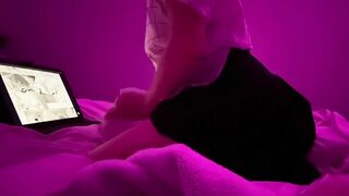 Kawaii girl doing herself and reading lesbian hentai ♡Pillow Humping