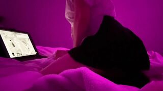 Kawaii girl doing herself and reading lesbian hentai ♡Pillow Humping