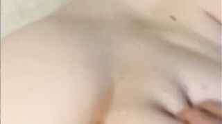 Slut throws it back on thick cock