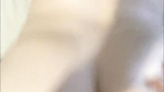 Slut throws it back on thick cock