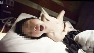 A wife who sucks on a virtual stranger's stick suddenly changes into a pervert and is impatient 【hentai NTR MILF WIFE】