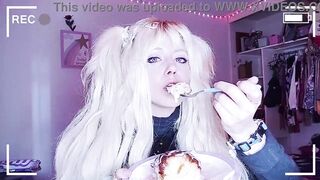 ⋆｡° ˗ˏˋ ˎˊ˗ Cinnamon rolls on my unicorn plate ⋆｡° ˗ˏˋ ˎˊ˗