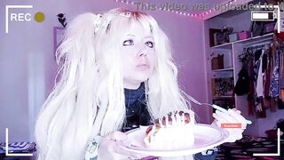 ⋆｡° ˗ˏˋ ˎˊ˗ Cinnamon rolls on my unicorn plate ⋆｡° ˗ˏˋ ˎˊ˗