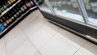 went shopping and forgot to wear panties