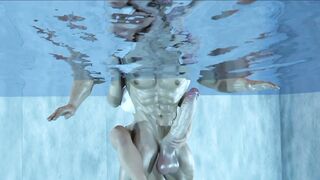 Stepsis handjob in pool