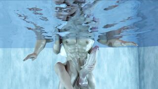 Stepsis handjob in pool
