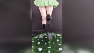 五等分の花嫁 中野四葉の生脚太ももにおちんちん擦り付けて射精 フィギュアぶっかけ