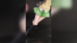五等分の花嫁 中野四葉の生脚太ももにおちんちん擦り付けて射精 フィギュアぶっかけ