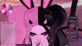 VR whore gets her pussy played with during stream