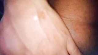 me meto el dedo y me masturbo