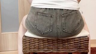 【FART】Sit backwards and fart