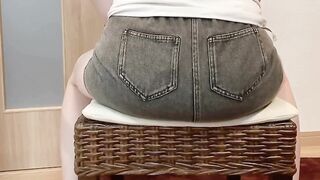 【FART】Sit backwards and fart