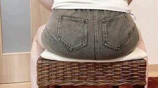 【FART】Sit backwards and fart