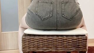 【FART】Sit backwards and fart