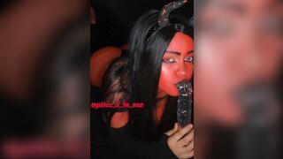Succubus gostosa fudendo a buceta no pau de tentáculo