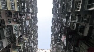 【個人撮影】香港????????通行人から丸見えの景色の良い窓際で激しい立ちバックをする彼氏目線の主観映像／Japanese amateur hentai