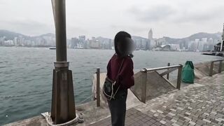 【個人撮影】香港????????通行人から丸見えの景色の良い窓際で激しい立ちバックをする彼氏目線の主観映像／Japanese amateur hentai