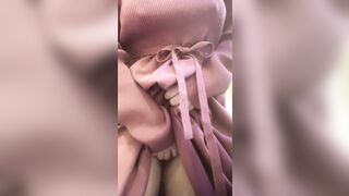 電車で知らないおじさんに触られて　ムズムズが止まらず我慢出来ずにお家でオナニー