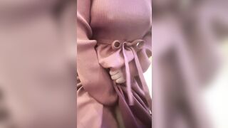 電車で知らないおじさんに触られて　ムズムズが止まらず我慢出来ずにお家でオナニー