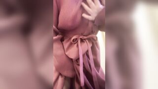 電車で知らないおじさんに触られて　ムズムズが止まらず我慢出来ずにお家でオナニー