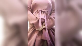 電車で知らないおじさんに触られて　ムズムズが止まらず我慢出来ずにお家でオナニー