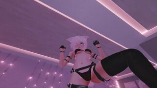 Sexy kitty dancing on my face and shake her butt in VR