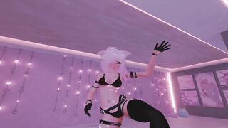 Sexy kitty dancing on my face and shake her butt in VR
